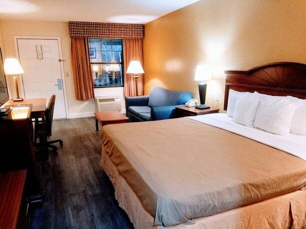 Imagen de la habitación del Hotel Sylvania Inn. Foto 19