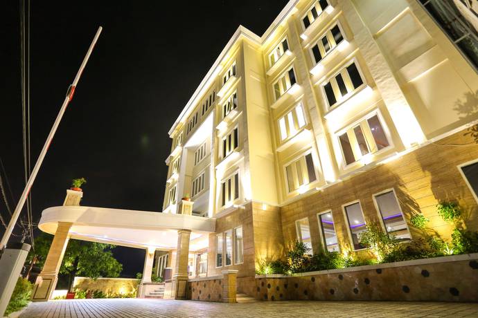 Imagen de la piscina del Hotel Sylvia Kupang. Foto 17