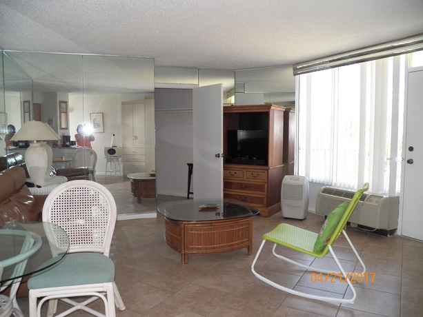 Imagen de la habitación del Hotel Symphony Beach Club. Foto 7