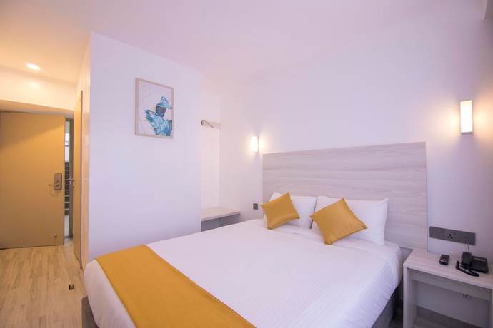 Imagen de la habitación del Hotel Symphony. Foto 10