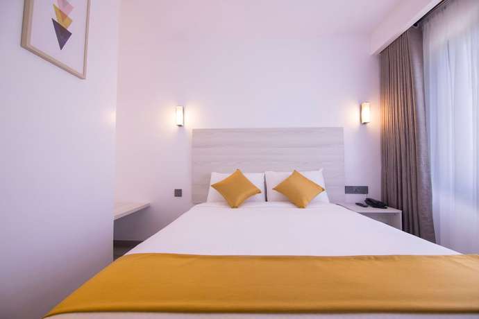 Imagen de la habitación del Hotel Symphony. Foto 11