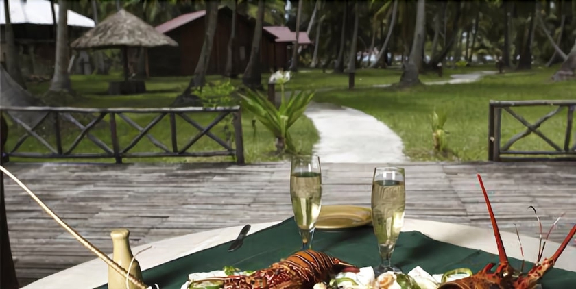 Imagen del bar/restaurante del Hotel Symphony Palms Beach Resort. Foto 4