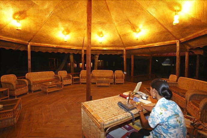 Imagen de los exteriores del Hotel Symphony Palms Beach Resort. Foto 11