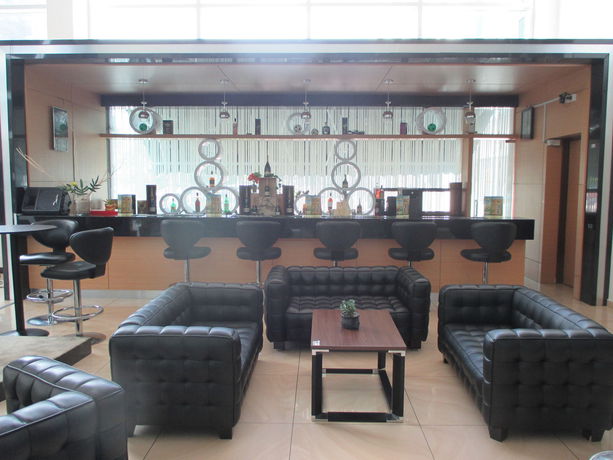Imagen del bar/restaurante del Hotel Symphony Suites, Ipoh. Foto 2