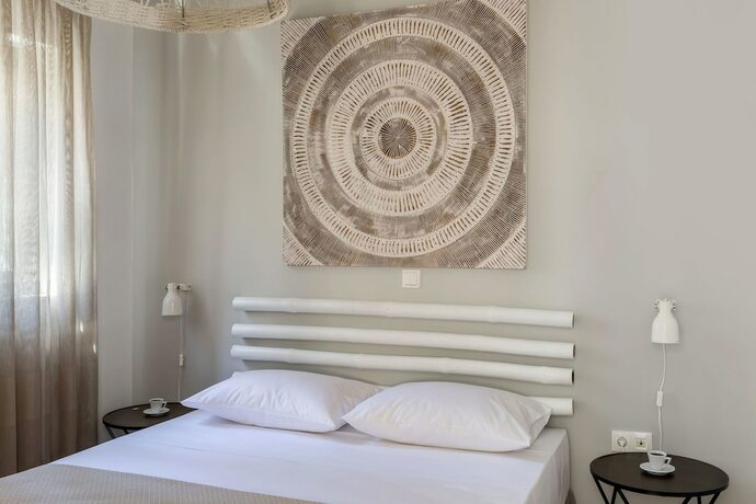 Imagen de la habitación del Hotel Syra Suites. Foto 14