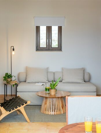 Imagen de la habitación del Hotel Syra Suites. Foto 18