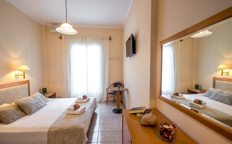 Imagen de la habitación del Hotel Syros Atlantis. Foto 2