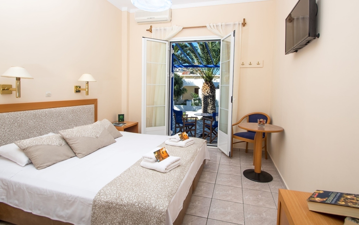 Imagen de la habitación del Hotel Syros Atlantis. Foto 4