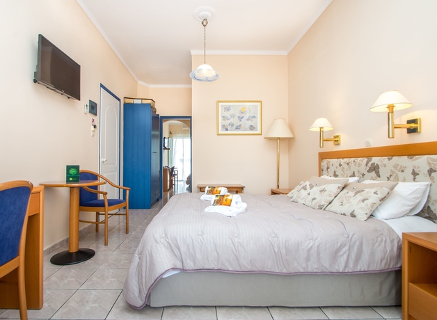 Imagen de la habitación del Hotel Syros Atlantis. Foto 9