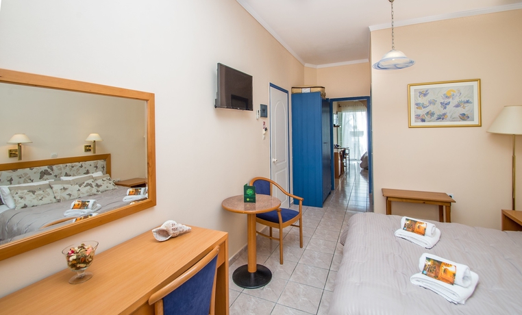 Imagen de la habitación del Hotel Syros Atlantis. Foto 10