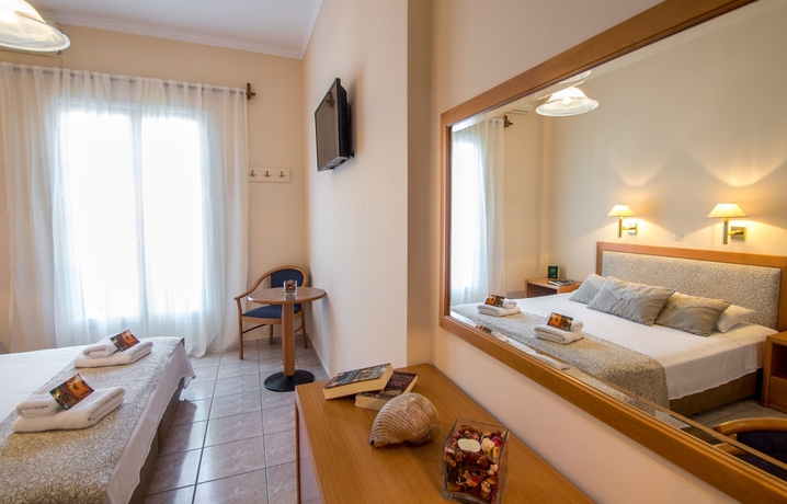 Imagen de la habitación del Hotel Syros Atlantis. Foto 12