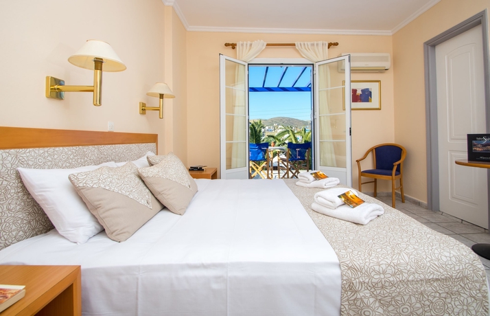 Imagen de la habitación del Hotel Syros Atlantis. Foto 15