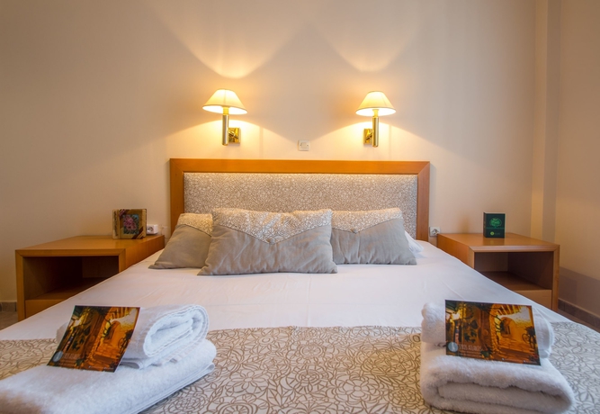 Imagen de la habitación del Hotel Syros Atlantis. Foto 16