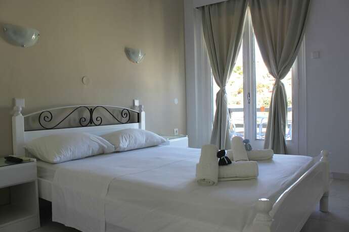 Imagen de la habitación del Hotel Syros Holidays. Foto 12