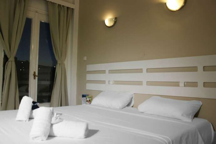 Imagen de la habitación del Hotel Syros Holidays. Foto 14