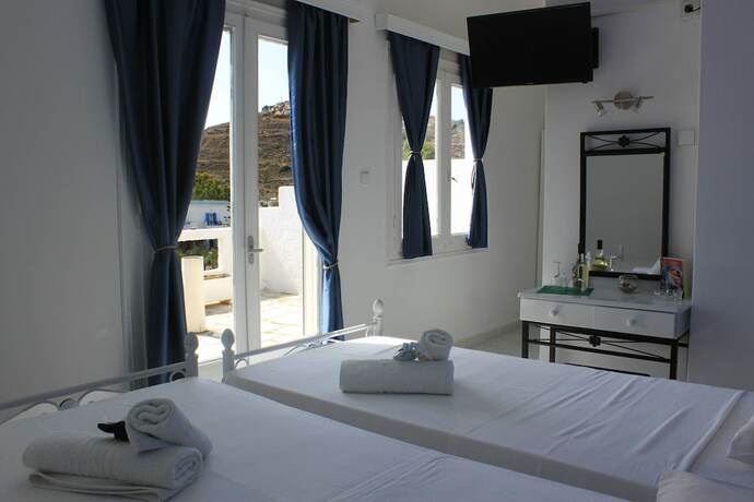 Imagen de la habitación del Hotel Syros Holidays. Foto 19