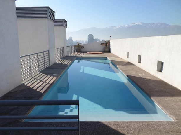 Imagen de la piscina del Hotel Sys Suites Nueva San Martin. Foto 8