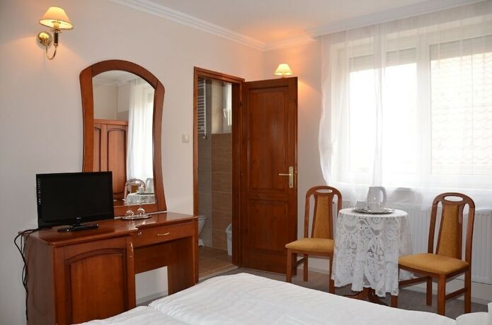 Imagen de la habitación del Hotel Szieszta Panzi&oacute;. Foto 12