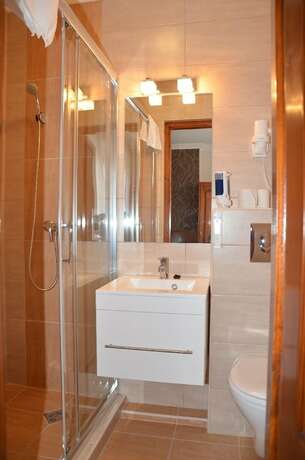 Imagen de la habitación del Hotel Szieszta Panzi&oacute;. Foto 13