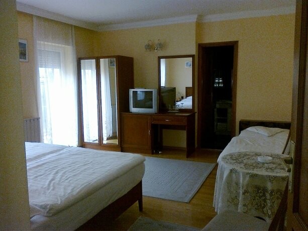 Imagen de la habitación del Hotel Szieszta Panzi&oacute;. Foto 16