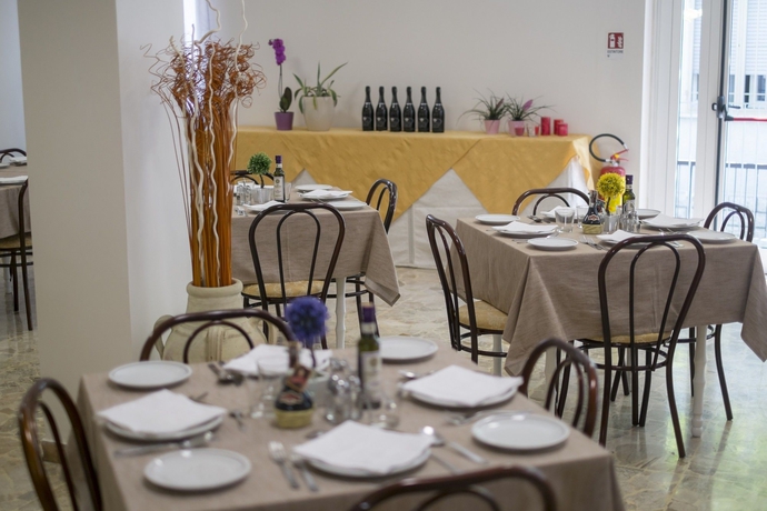 Imagen del bar/restaurante del Hotel T Rimini. Foto 1