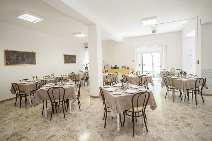 Imagen del bar/restaurante del Hotel T Rimini. Foto 4