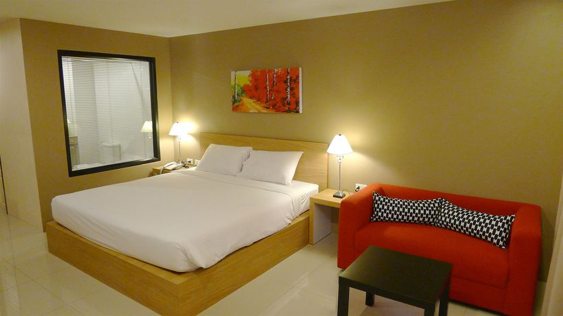 Imagen del bar/restaurante del Hotel T5 Suites At Pattaya. Foto 4