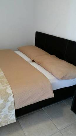 Imagen de la habitación del Hotel T8. Foto 3