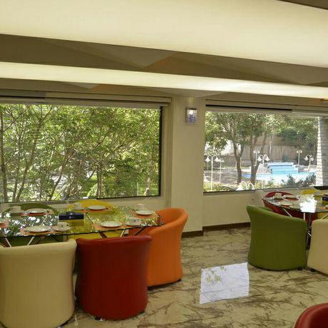 Imagen del bar/restaurante del Hotel TABRIZ INTERNATIONAL. Foto 6