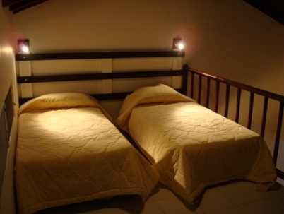 Imagen de la habitación del Hotel TAMBORA BEACH SUITES. Foto 2