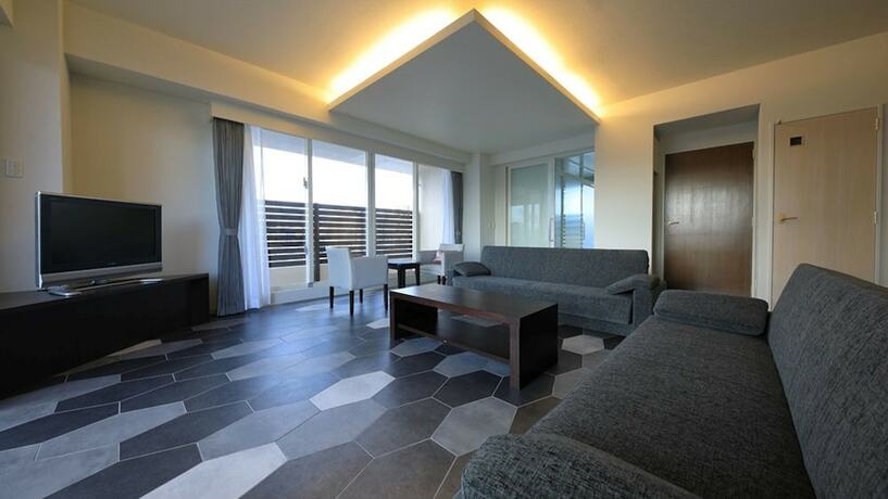 Imagen de la habitación del Hotel TATAMI NO YADO Chatan Mihama. Foto 17