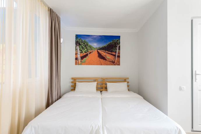 Imagen de la habitación del Hotel TATO. Foto 7