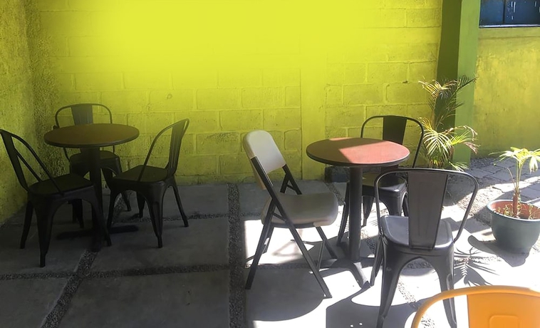 Imagen de los interiores del Hotel T-CA Guest House and Resto. Foto 15