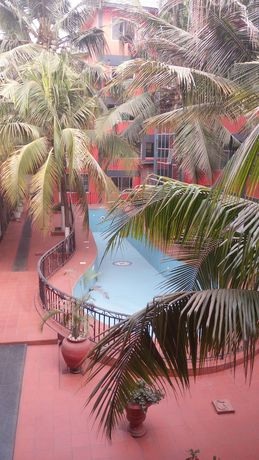 Imagen de la piscina del Hotel TEMA central. Foto 15