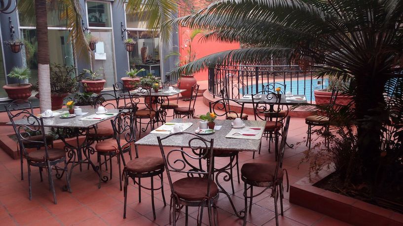 Imagen del bar/restaurante del Hotel TEMA central. Foto 2
