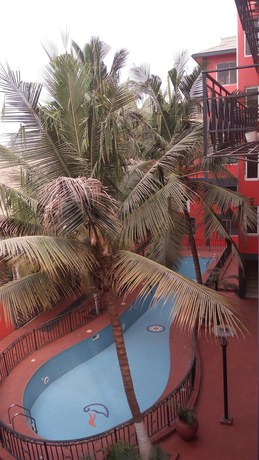Imagen de la piscina del Hotel TEMA central. Foto 16