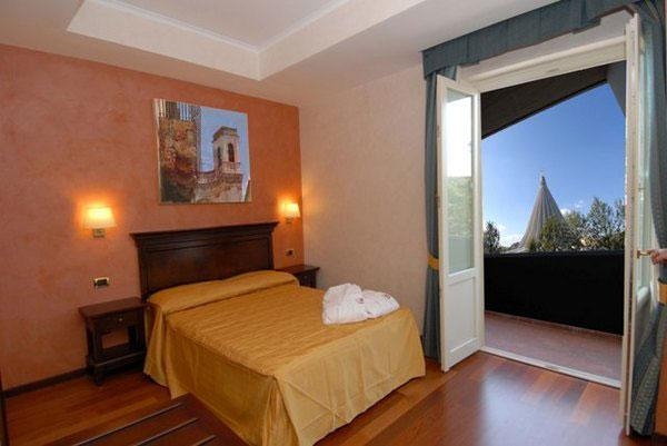 Imagen general del Hotel TEOCRITO. Foto 6