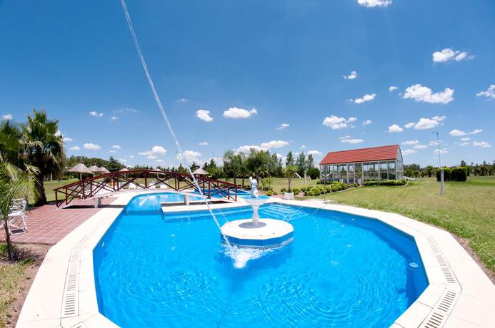 Imagen de la piscina del Hotel TERMAL DEL LAGO APART HOTEL & SPA. Foto 8