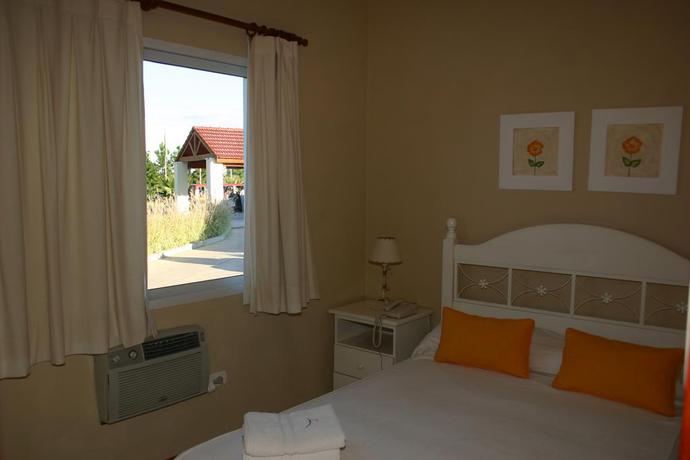 Imagen de la habitación del Hotel TERMAL DEL LAGO APART HOTEL & SPA. Foto 2