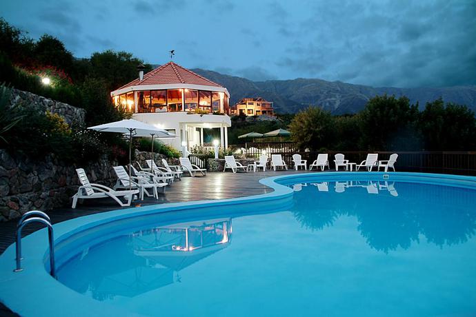 Imagen de la piscina del Hotel TERRAZAS DE MERLO APART HOTEL. Foto 8