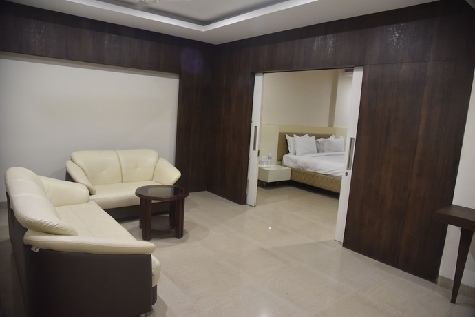 Imagen de la habitación del Hotel TGI Grand Nirvanaa. Foto 4