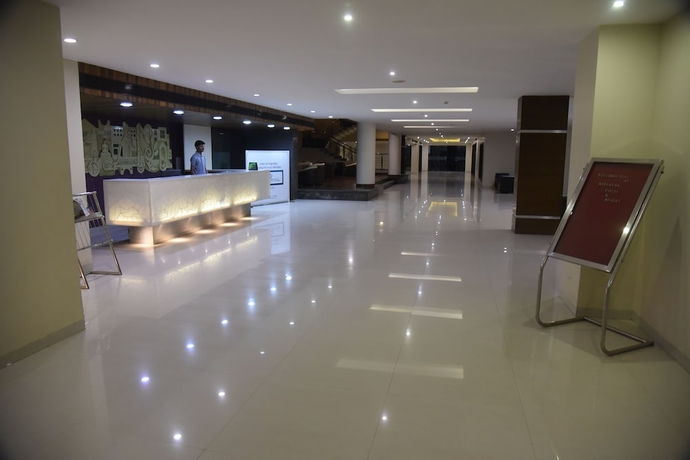 Imagen de los interiores del Hotel TGI Grand Nirvanaa. Foto 14