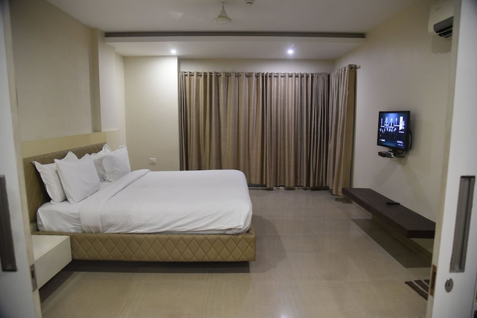 Imagen de la habitación del Hotel TGI Grand Nirvanaa. Foto 8