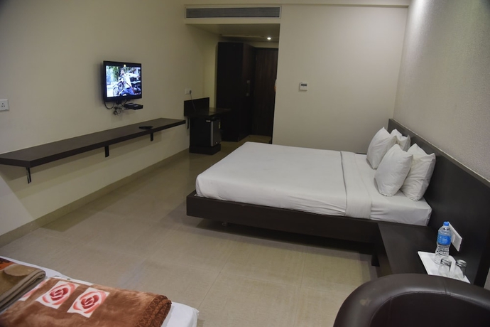 Imagen de la habitación del Hotel TGI Grand Nirvanaa. Foto 9
