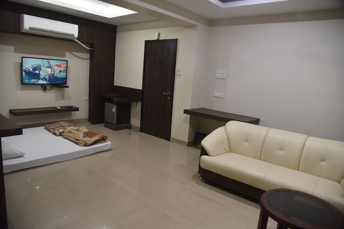 Imagen de la habitación del Hotel TGI Grand Nirvanaa. Foto 10