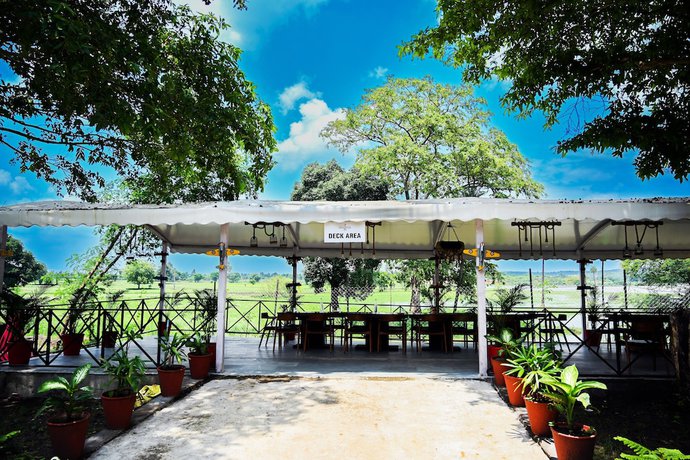 Imagen del bar/restaurante del Hotel TGI Insignia Resort and Villa\'s. Foto 2