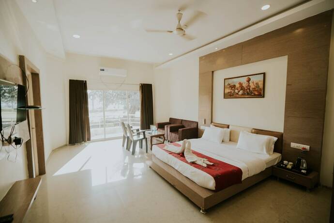Imagen de la habitación del Hotel TGI Jahaj Mahal Resort. Foto 19