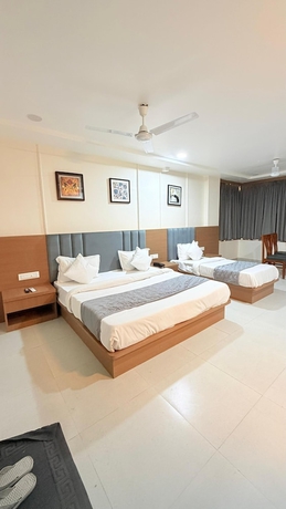 Imagen de la habitación del Hotel TGR Bharuch. Foto 5