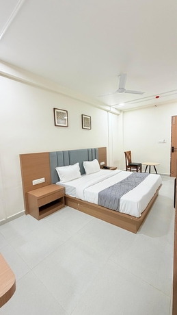 Imagen de la habitación del Hotel TGR Bharuch. Foto 8