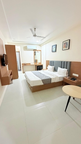 Imagen de la habitación del Hotel TGR Bharuch. Foto 9